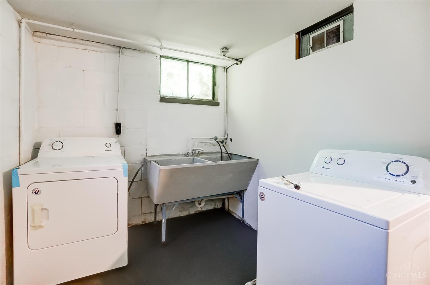 5754 Argus Road Cincinnati, OH 45224 - Photo 21 of 26 Washer/dryer stay