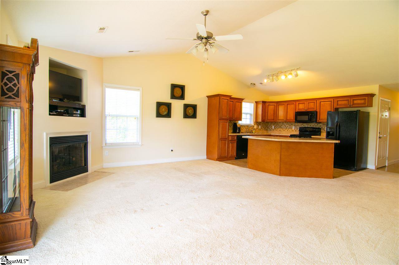 308 Kelly Farm Road Moore, SC 29369 - Photo 5 of 17