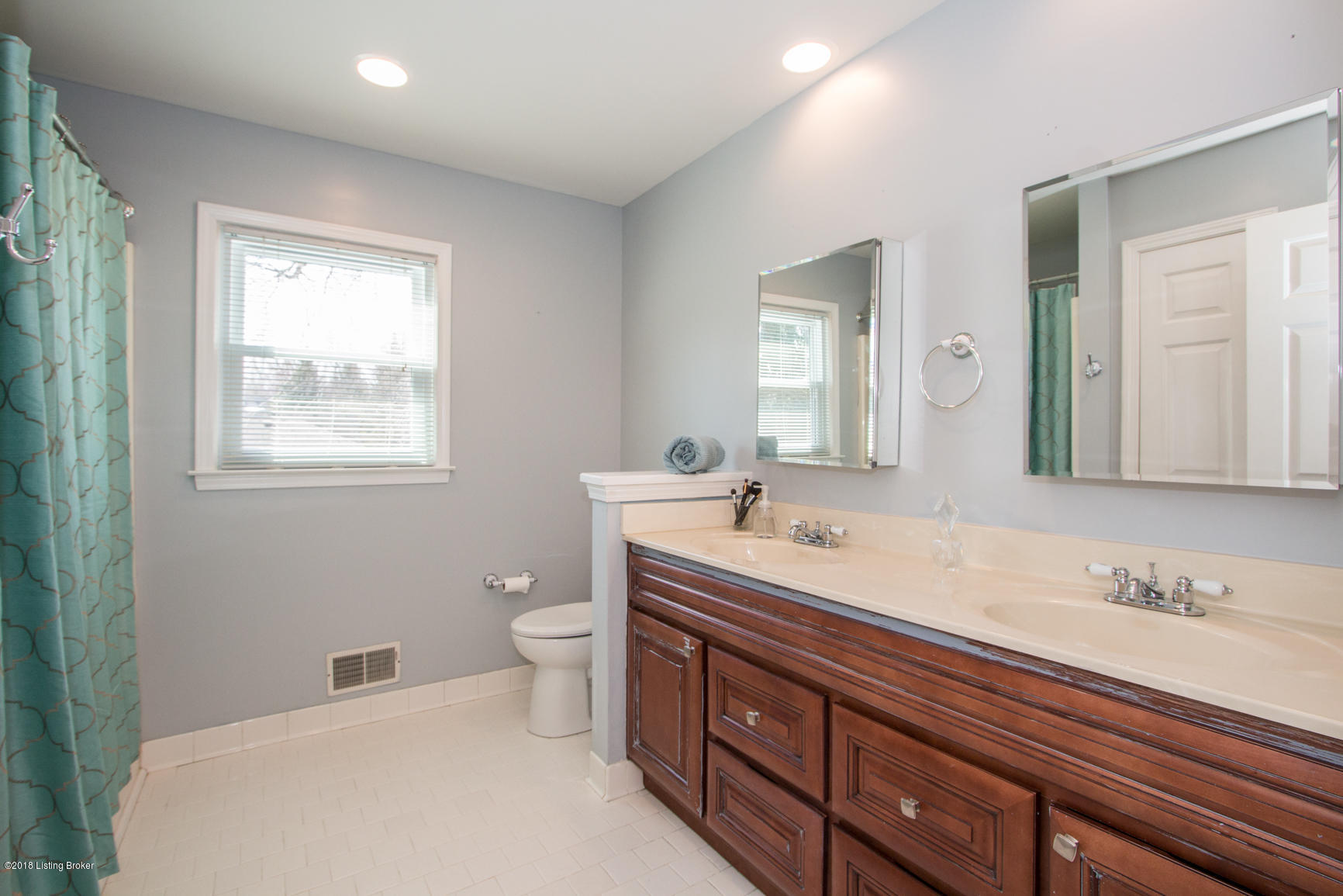 6912 Timber Ridge Court Prospect, KY 40059 - Photo 48 of 61 1 of 2 Full bath supstairs