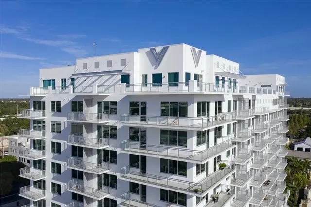 a large building with a lot of windows