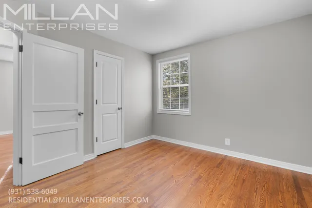 a view of empty room with window