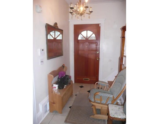 228 Springvale Avenue Everett, MA 02149 - Photo 9 of 18 Gallery Image 9