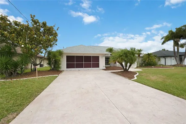 $3,200 | 63 Clubhouse Road, Rotonda West, FL 33947