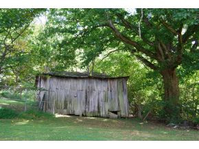 5609 Inca Lane Kingsport, TN 37664 - Photo 7 of 17 Older barn on property