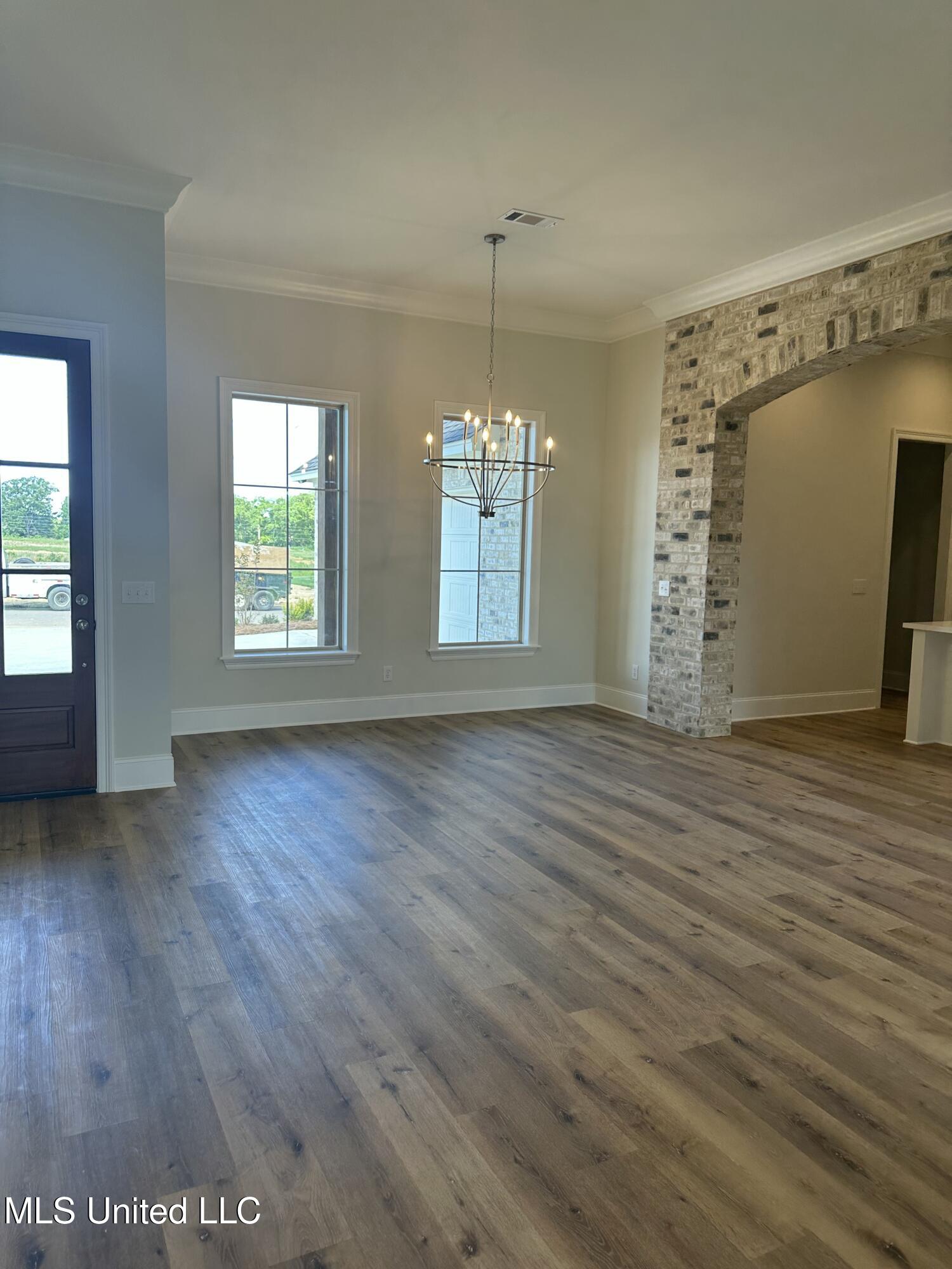 464 Aurora Circle Canton, MS 39046 - Photo 3 of 23 IMG_3703