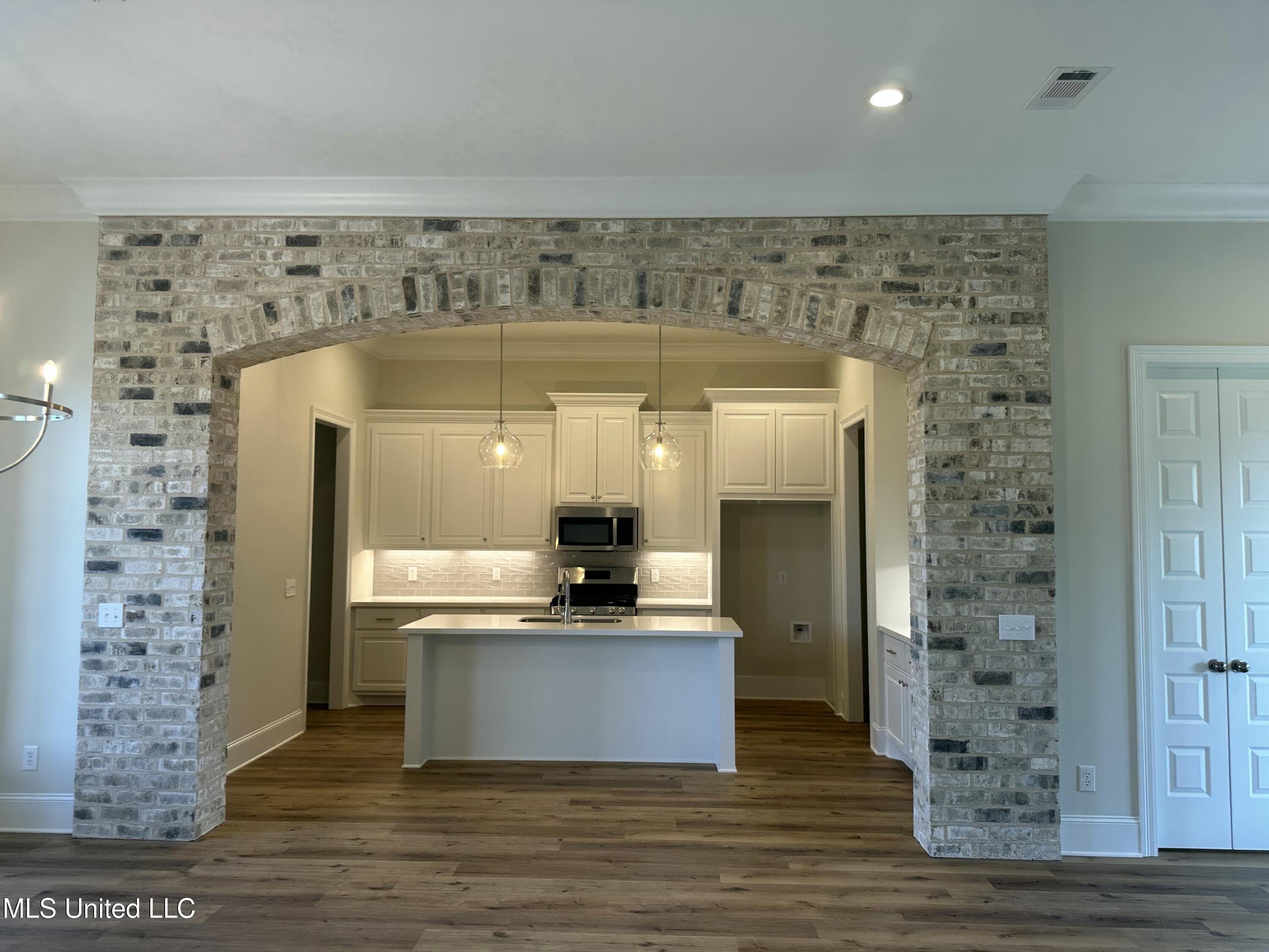 464 Aurora Circle Canton, MS 39046 - Photo 4 of 23 IMG_3704