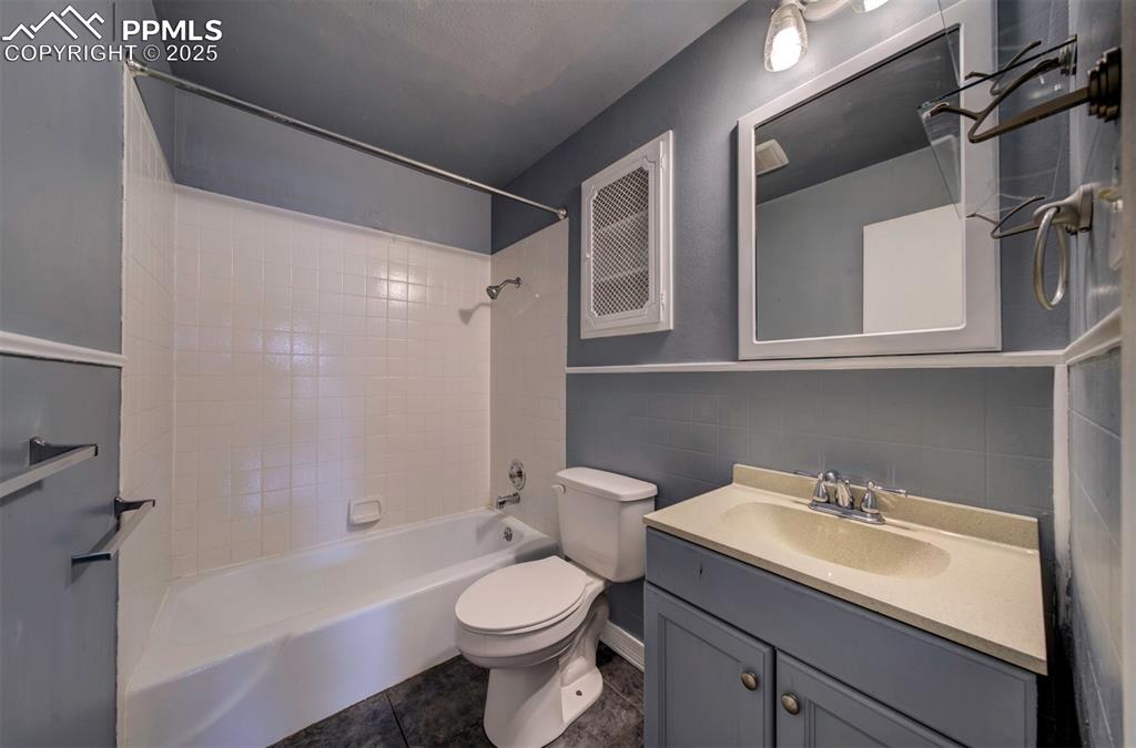 61 Louis Nelson Road Pueblo, CO 81001 - Photo 22 of 50 a bathroom with a sink toilet and shower