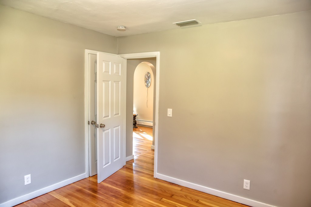 39 Kent Street West Springfield, MA 01089 - Photo 11 of 24