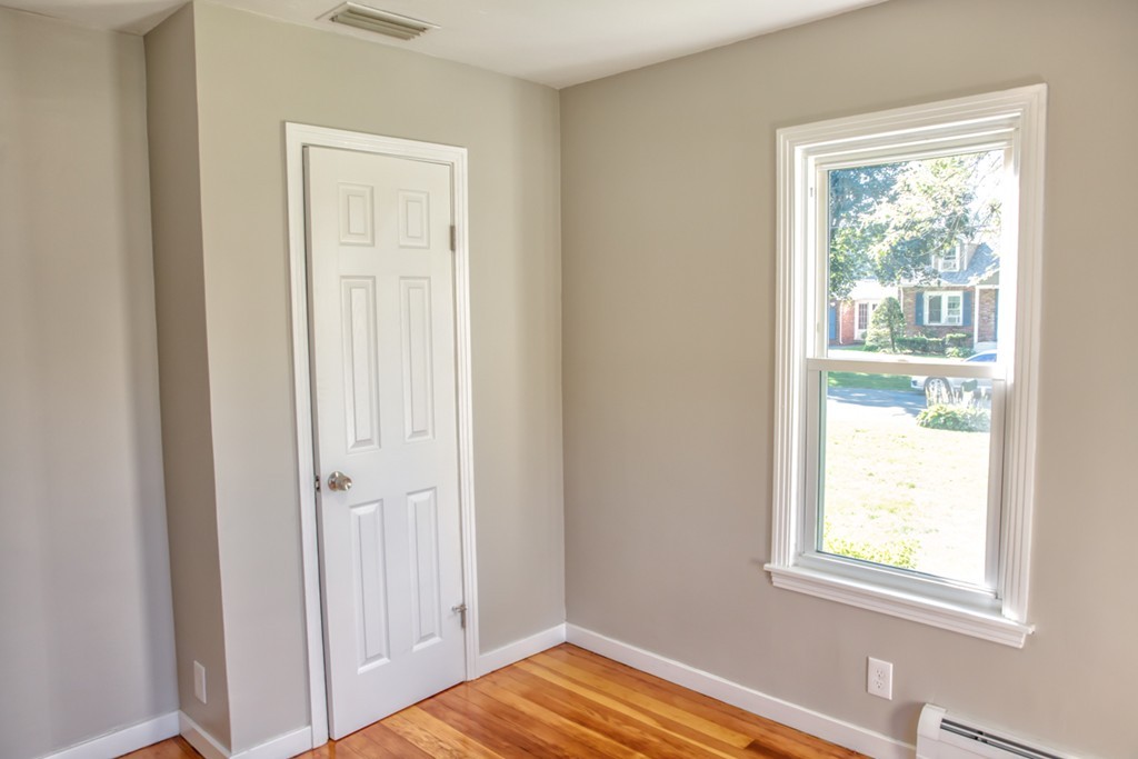 39 Kent Street West Springfield, MA 01089 - Photo 15 of 24