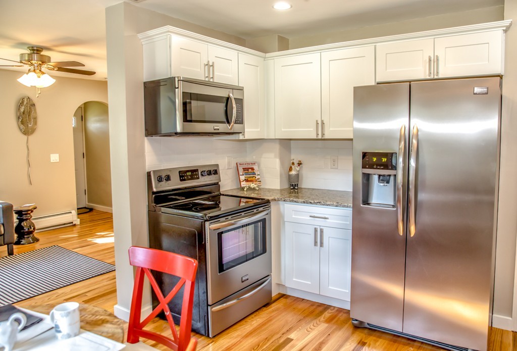39 Kent Street West Springfield, MA 01089 - Photo 2 of 24