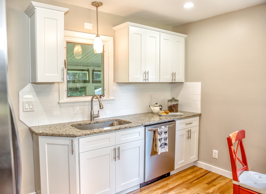 39 Kent Street West Springfield, MA 01089 - Photo 3 of 24