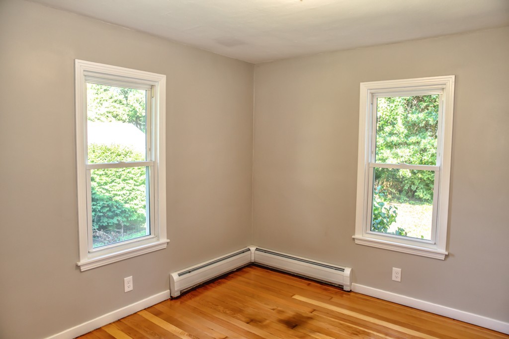 39 Kent Street West Springfield, MA 01089 - Photo 10 of 24
