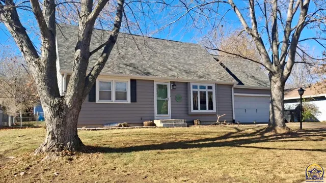 $285,000 | 3337 Southwest Arrowhead Road, Topeka, KS 66614