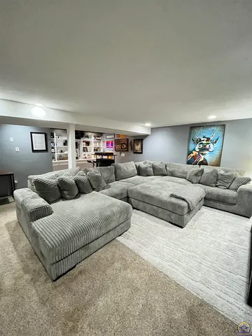 $285,000 | 3337 Southwest Arrowhead Road, Topeka, KS 66614