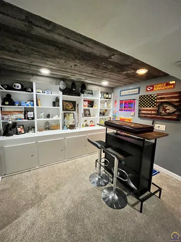 $285,000 | 3337 Southwest Arrowhead Road, Topeka, KS 66614