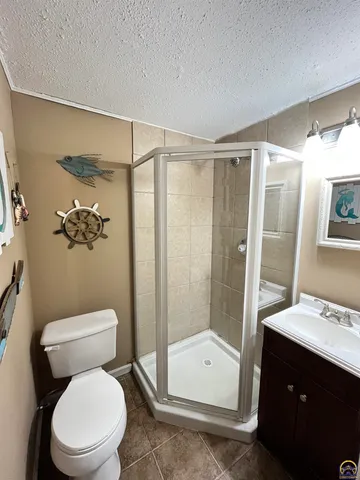 $285,000 | 3337 Southwest Arrowhead Road, Topeka, KS 66614