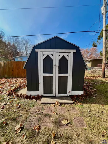 $285,000 | 3337 Southwest Arrowhead Road, Topeka, KS 66614