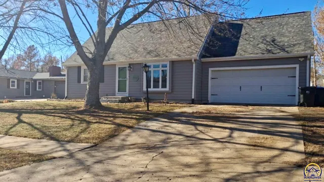 $285,000 | 3337 Southwest Arrowhead Road, Topeka, KS 66614