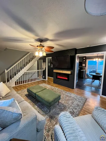 $285,000 | 3337 Southwest Arrowhead Road, Topeka, KS 66614