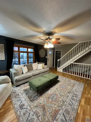 $285,000 | 3337 Southwest Arrowhead Road, Topeka, KS 66614