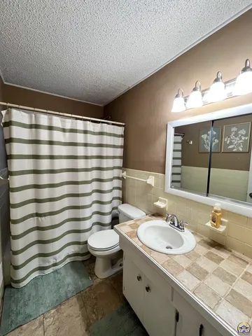 $285,000 | 3337 Southwest Arrowhead Road, Topeka, KS 66614