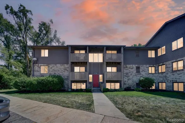 $124,900 | 8735 Greenwillow Street, Unit 1, Brighton, MI 48116