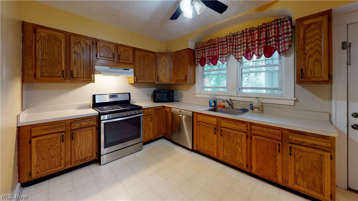 7047 Reynolds Road Mentor, OH 44060 - Photo 2 of 35 Gallery Image 2
