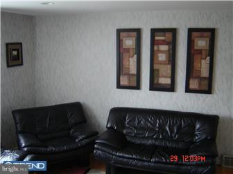 11232 Lockart Road Philadelphia, PA 19116 - Photo 5 of 12 Living Room