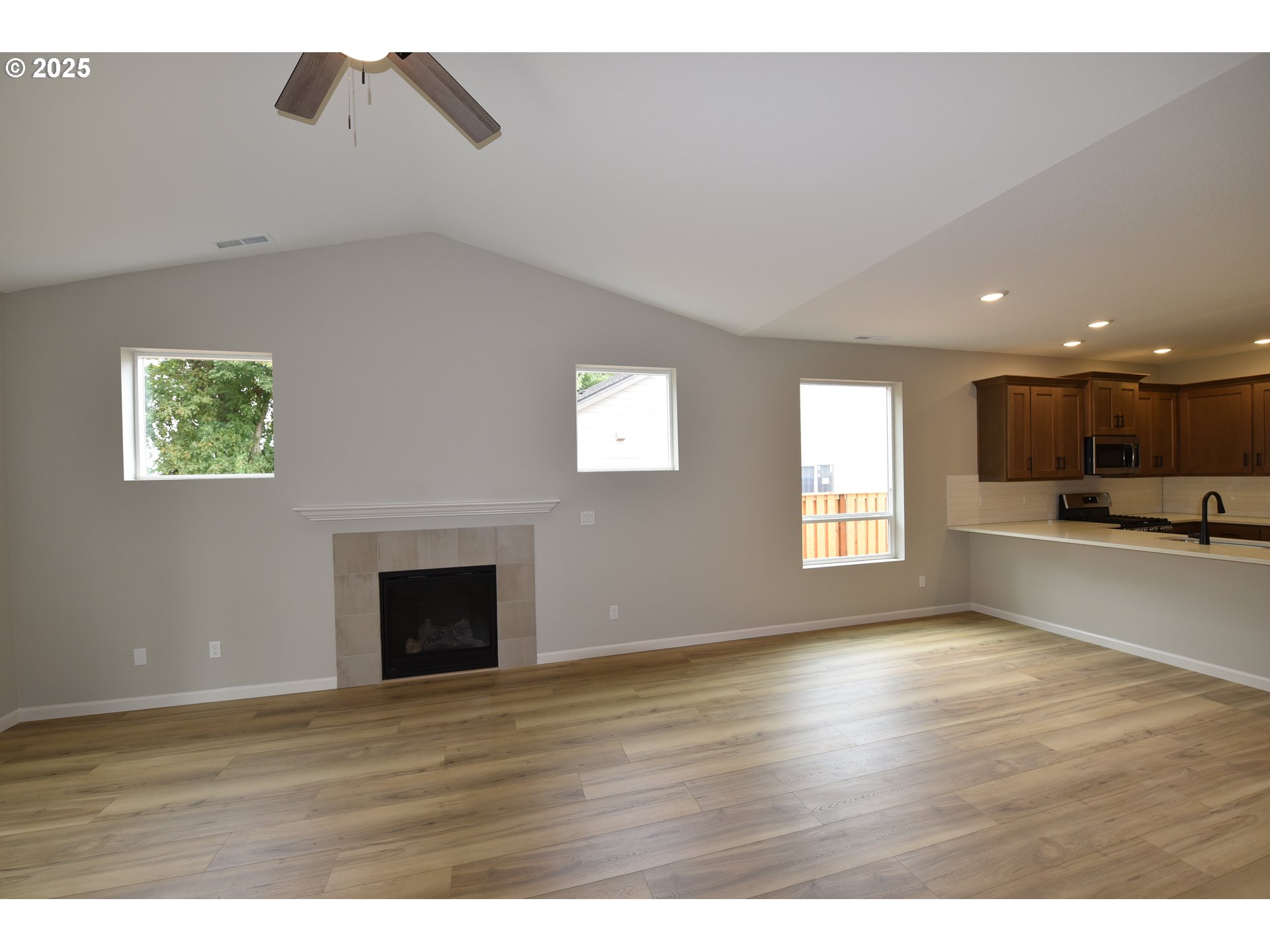 871 Oakleaf Way Silverton, OR 97381 - Photo 5 of 12