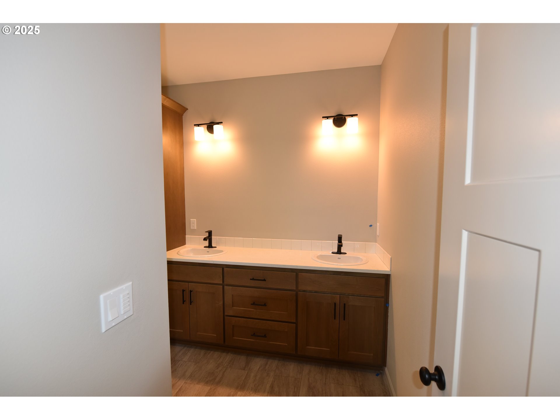871 Oakleaf Way Silverton, OR 97381 - Photo 7 of 12 Utility Room