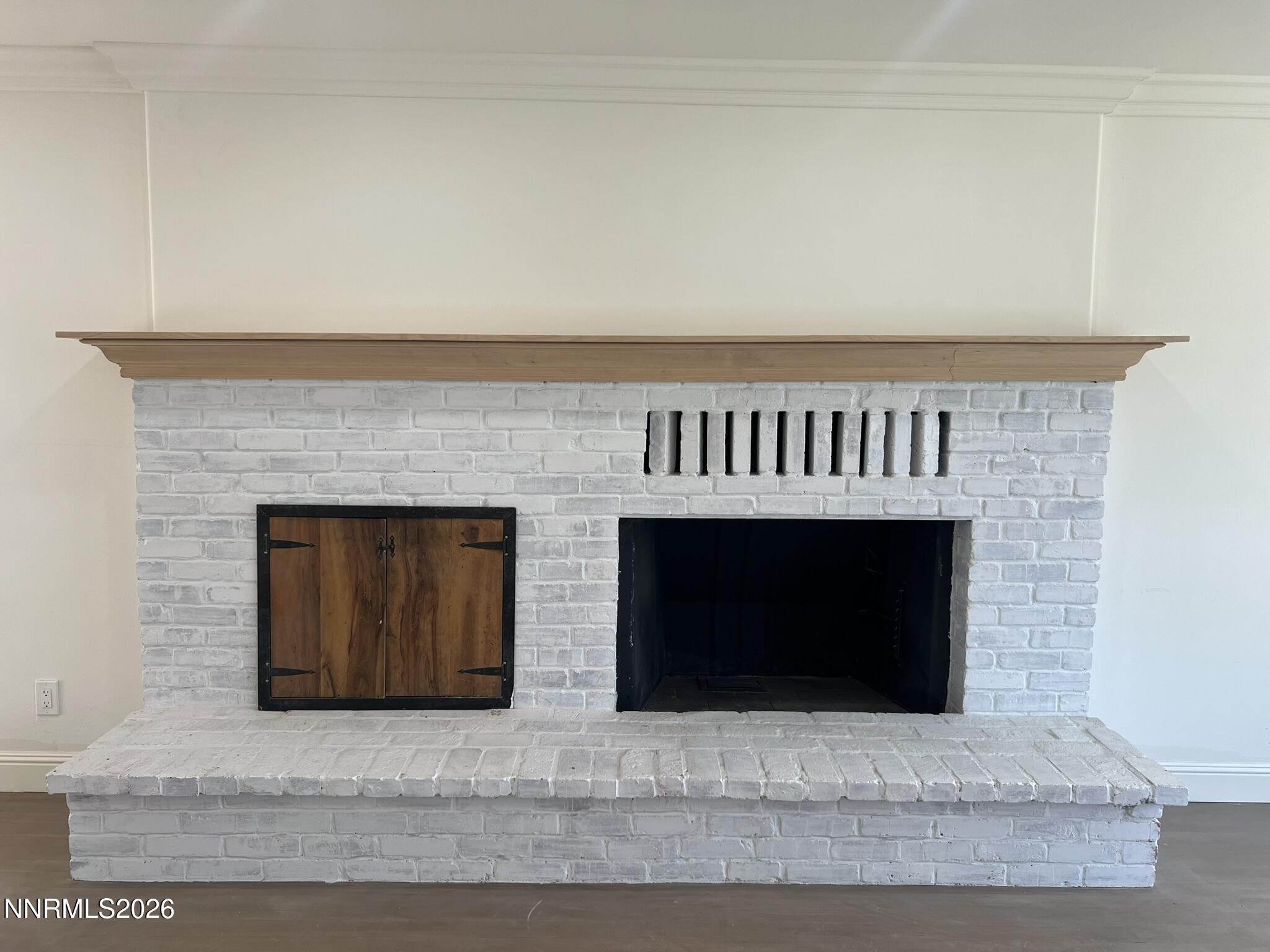 1832 H Street Sparks, NV 89431 - Photo 4 of 15 a view of fireplace and front door