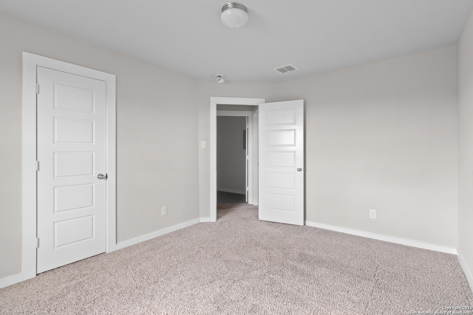 10527 Penelope Way Converse, TX 78109 - Photo 8 of 12 a view of an empty room and closet area