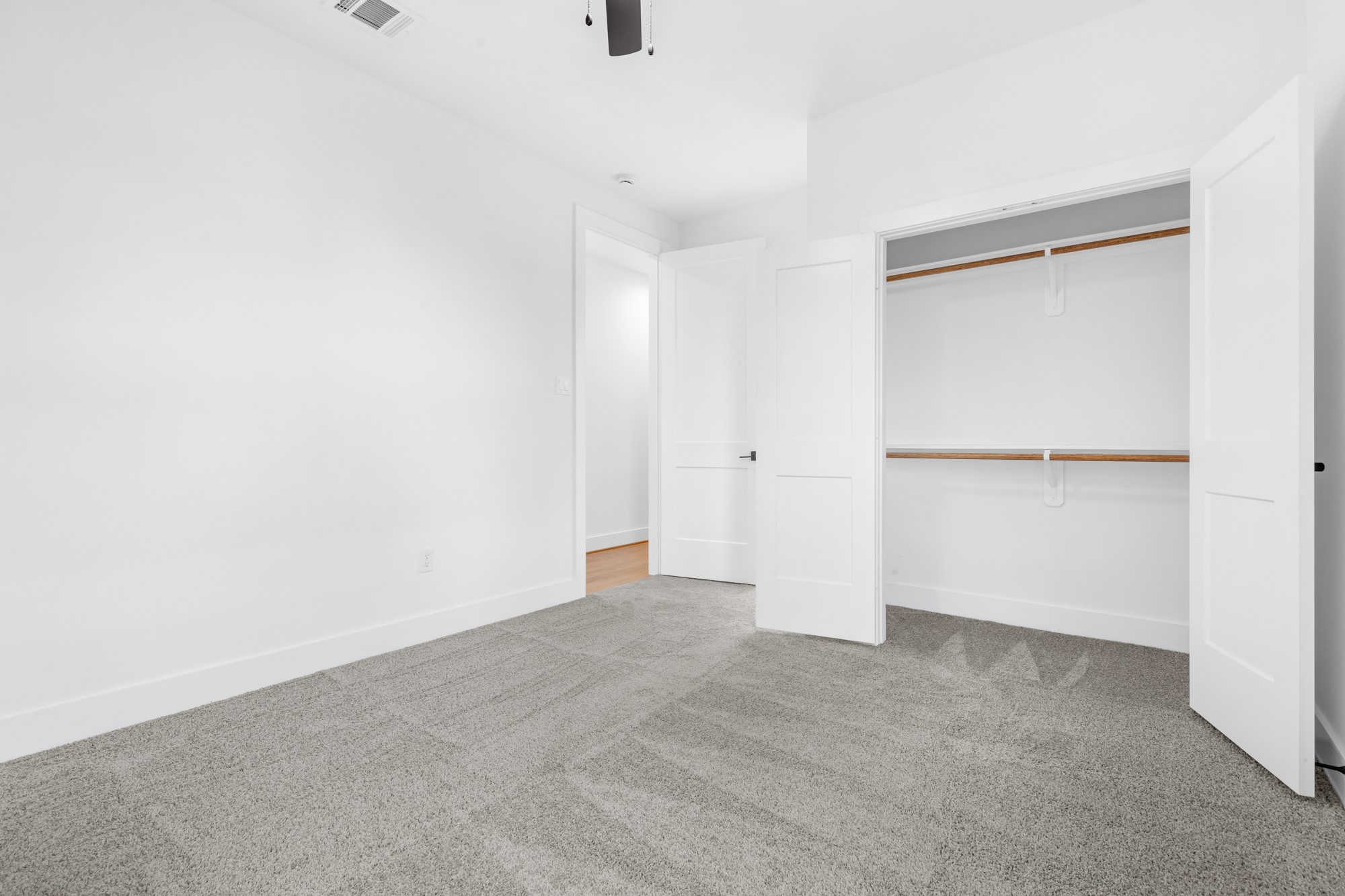 8403 Sunnyhill Street Houston, TX 77088 - Photo 8 of 27