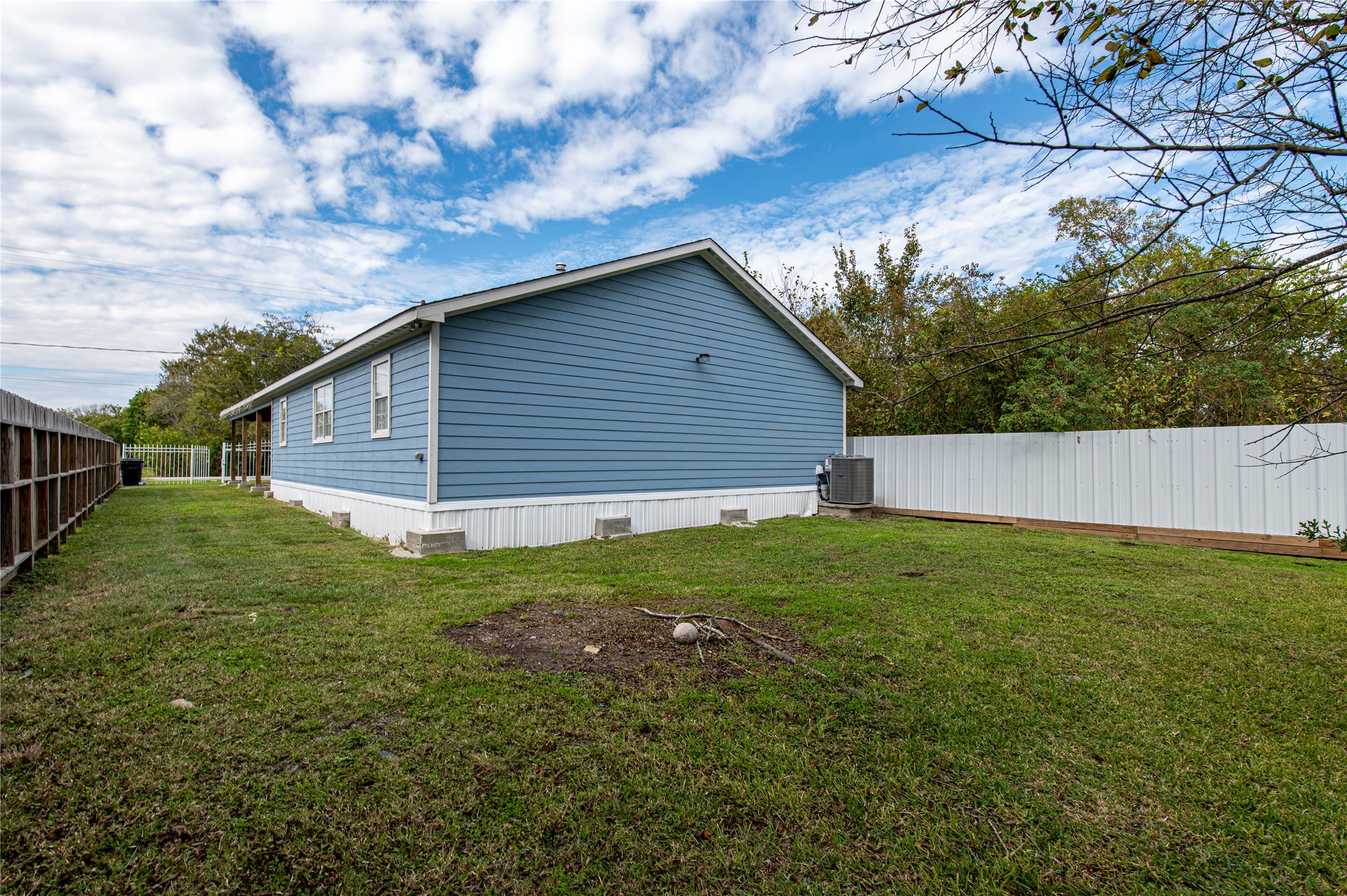 7610 Harlem Street Baytown, TX 77521 - Photo 3 of 21