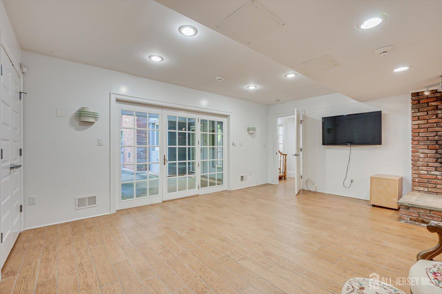 25 Marshall Drive Edison, NJ 08817 - Photo 41 of 68