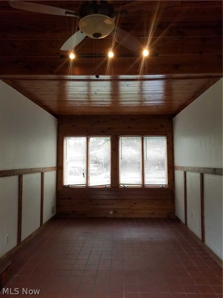 8578 Warwick Road Southeast Warren, OH 44484 - Photo 14 of 22 Gallery Image 14
