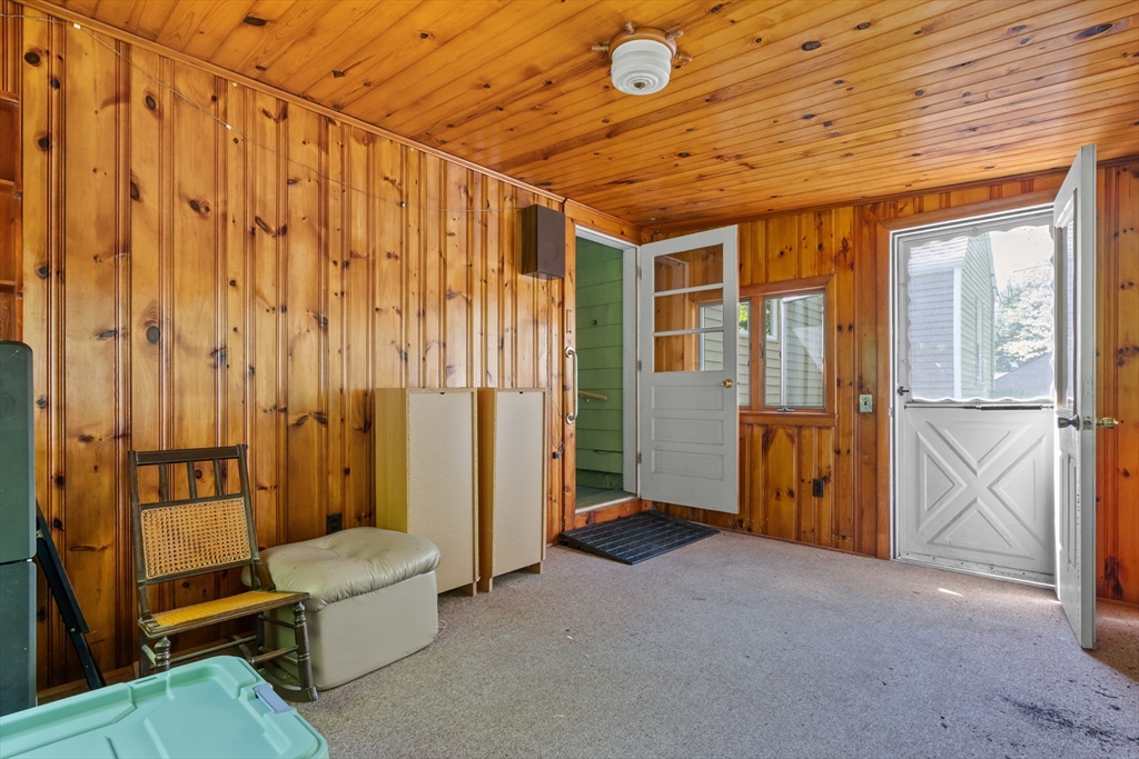 27 Kinnicutt Road Worcester, MA 01602 - Photo 21 of 38