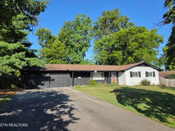 $425,000 | 205 Brandon Road, Knoxville, TN 37922