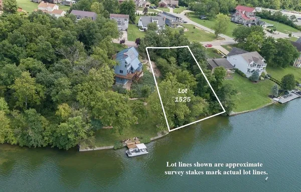 $399,900 | 1525 Lakeview Drive, Lawrenceburg, IN 47025