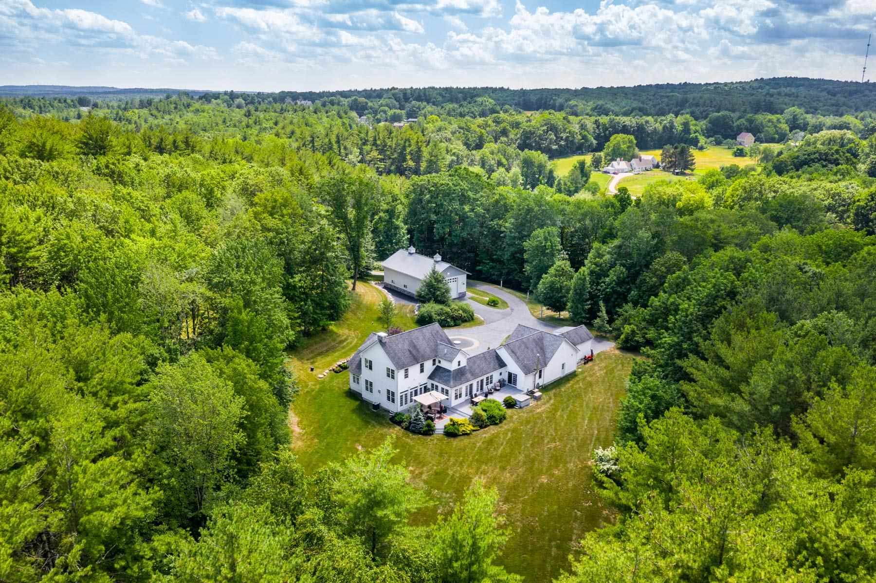 67 Sandown Road Chester, NH 03036 - Photo 2 of 40