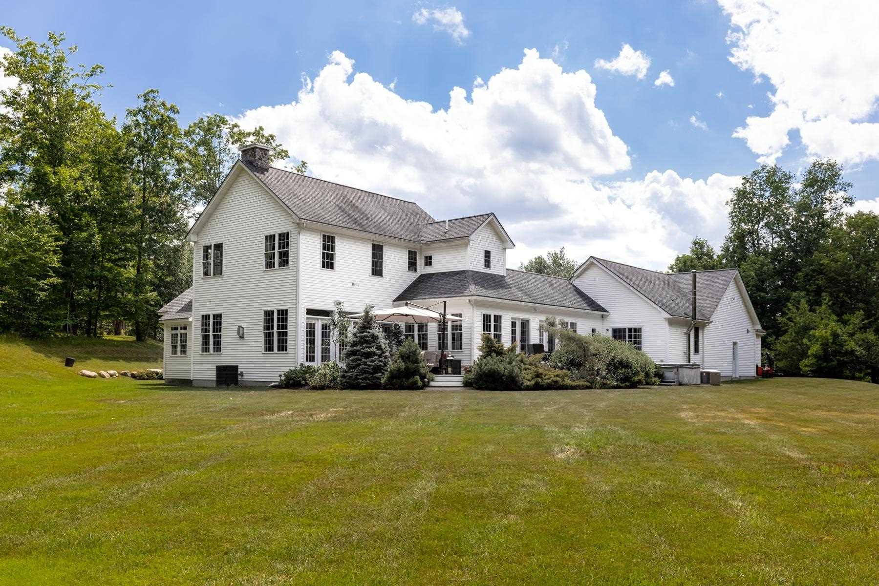 67 Sandown Road Chester, NH 03036 - Photo 4 of 40