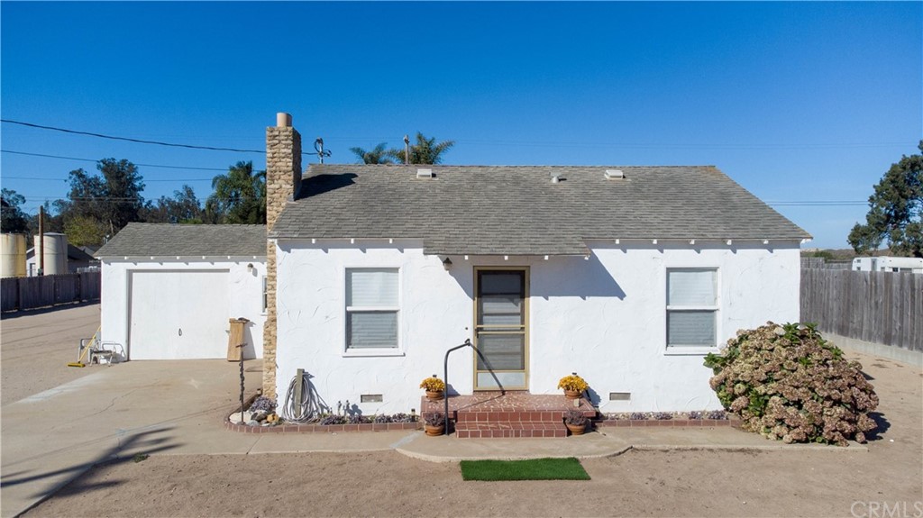 a house view with a outdoor space