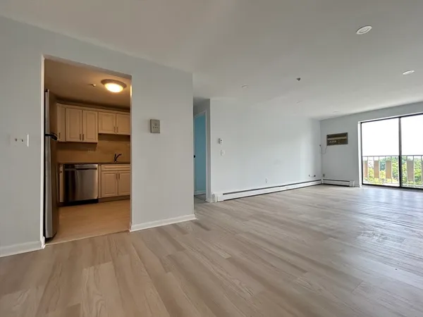 $1,900 | 111 Warren Avenue, Unit 4G, Quincy, MA 02170
