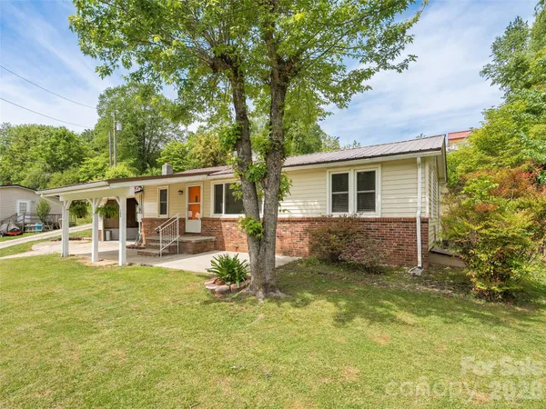 $299,900 | 160 Cooper Street, Leicester, NC 28748