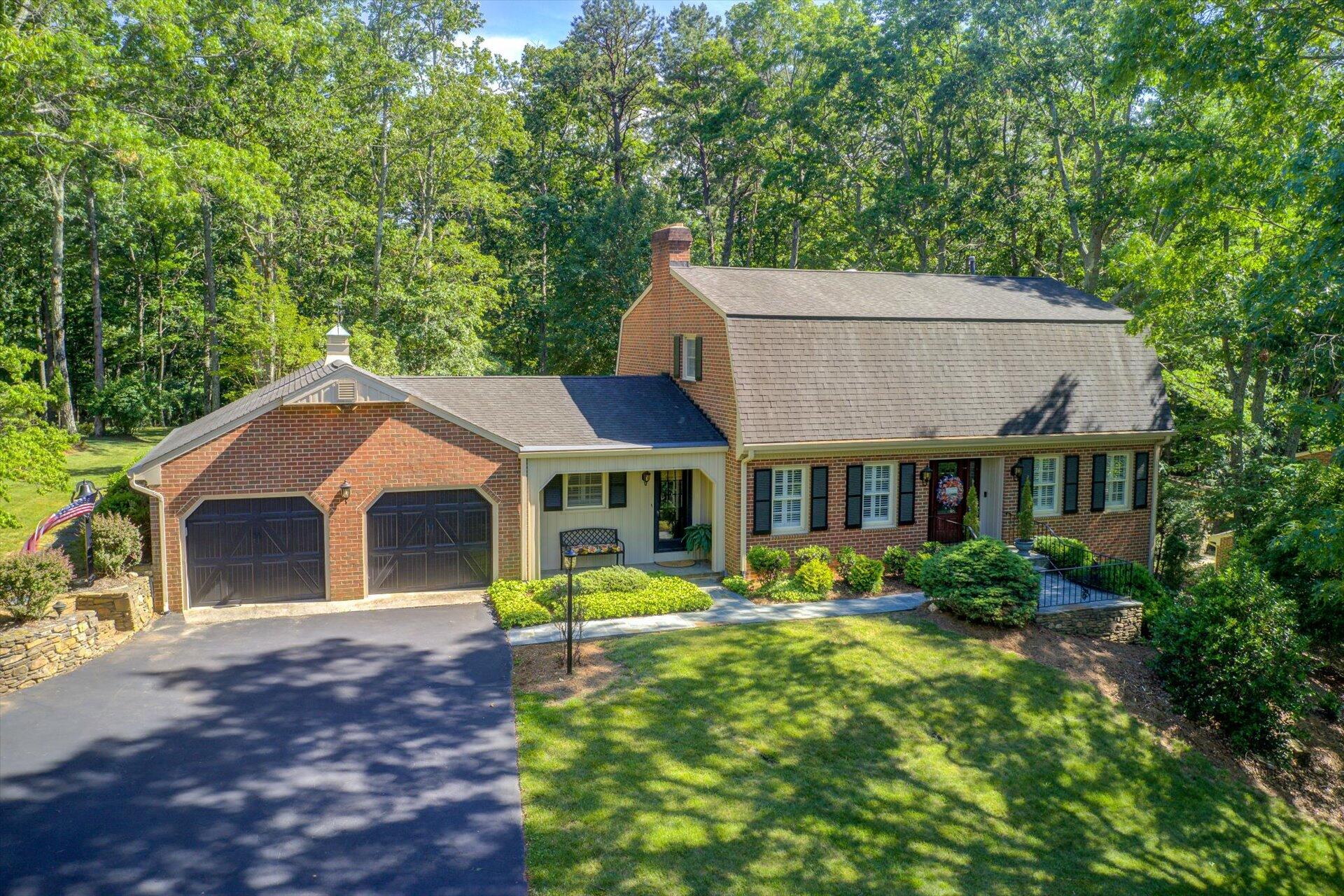 5057 Falcon Ridge Road Roanoke, VA 24018 - Photo 2 of 43 a front view of a house with garden