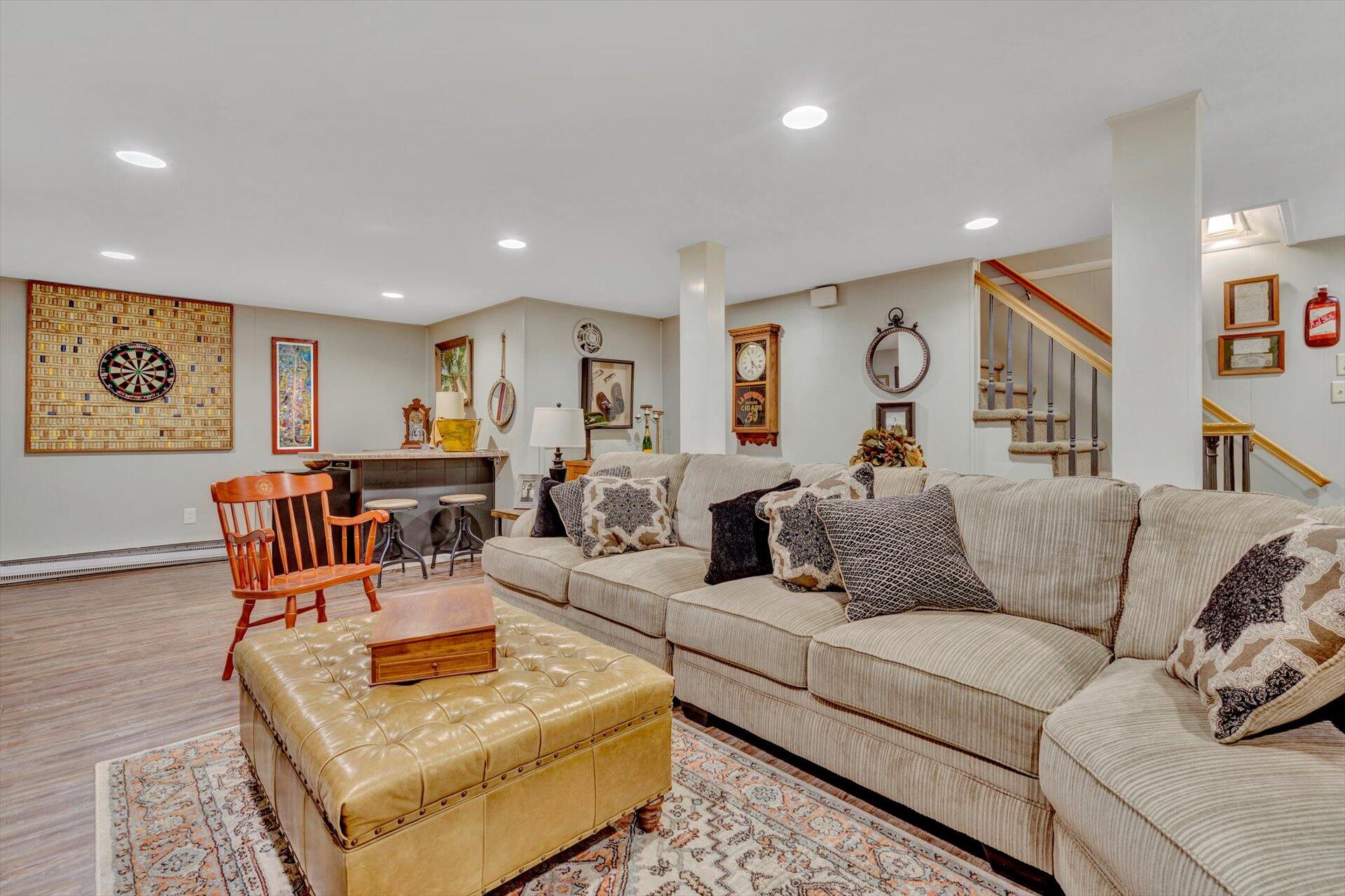 5057 Falcon Ridge Road Roanoke, VA 24018 - Photo 35 of 43 a living room with furniture