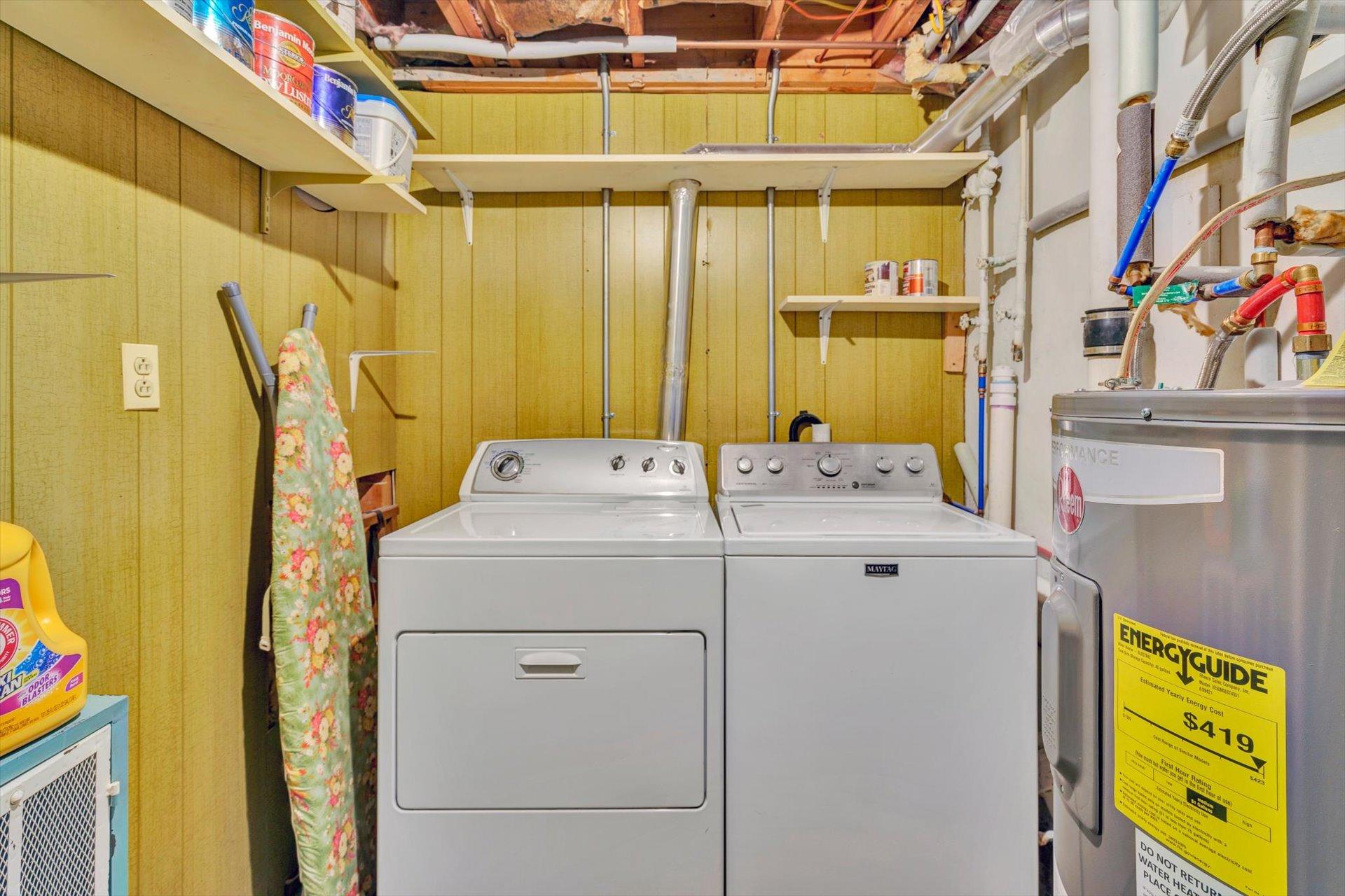 5057 Falcon Ridge Road Roanoke, VA 24018 - Photo 38 of 43 a utility room with dryer and washer