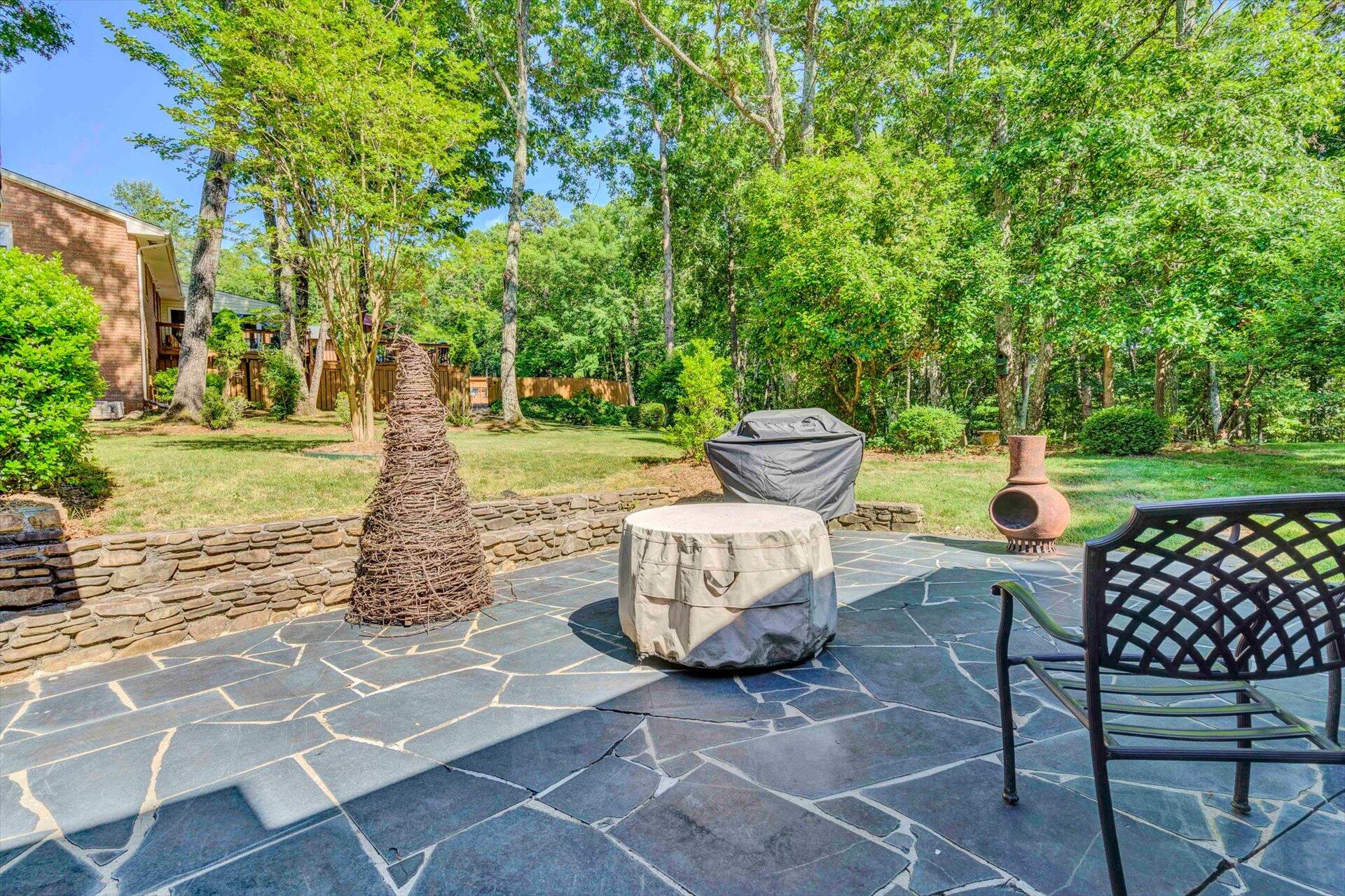 5057 Falcon Ridge Road Roanoke, VA 24018 - Photo 39 of 43 a backyard of a house with table and chairs