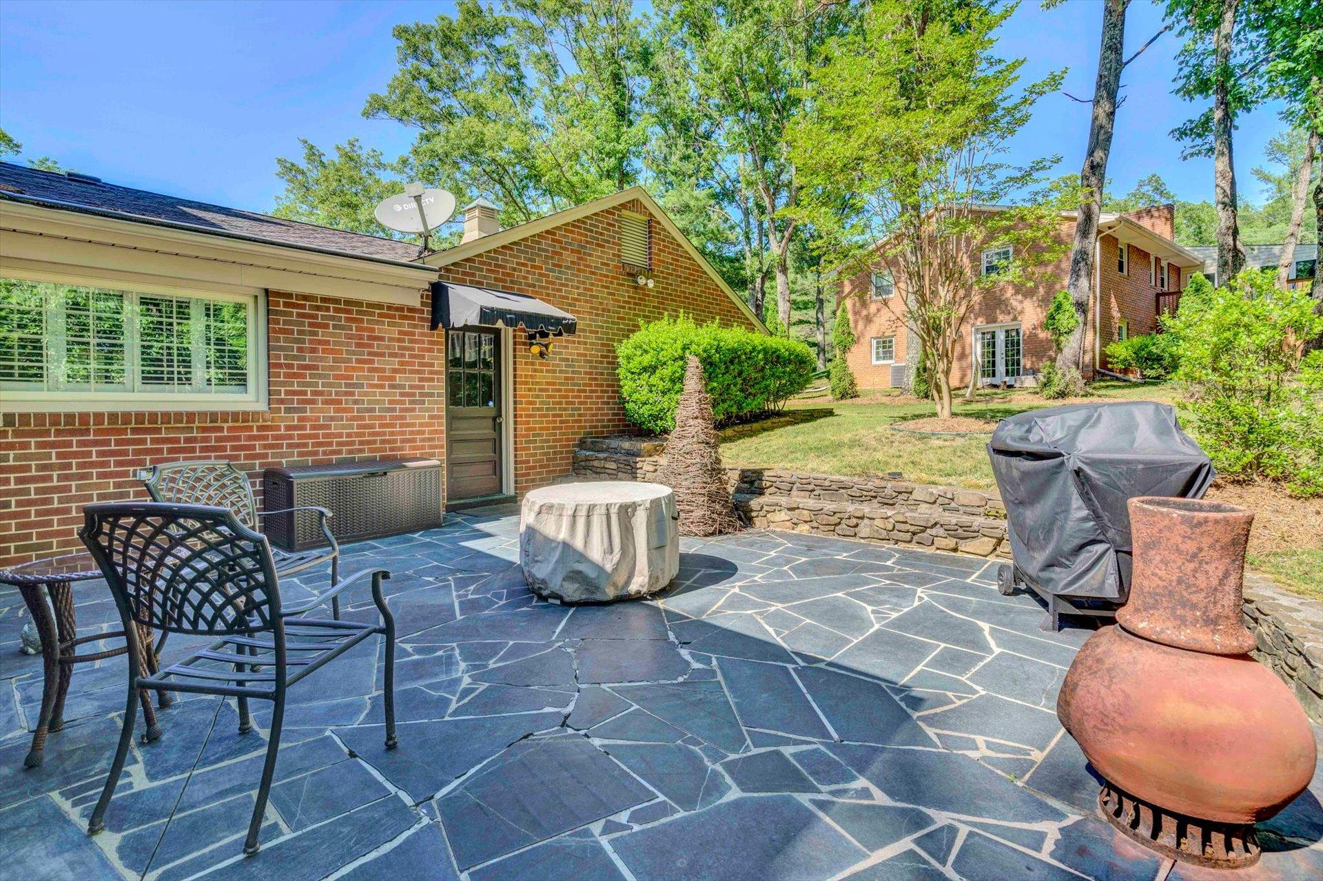 5057 Falcon Ridge Road Roanoke, VA 24018 - Photo 40 of 43 a view of an outdoor space with lounge chair