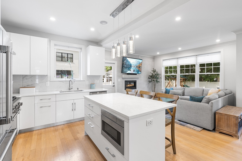 638 Webster Street, Unit 638 Needham, MA 02492 - Photo 5 of 42